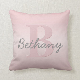 Süßes anpassbares rosa Monogramm und Ihr Name in S Kissen