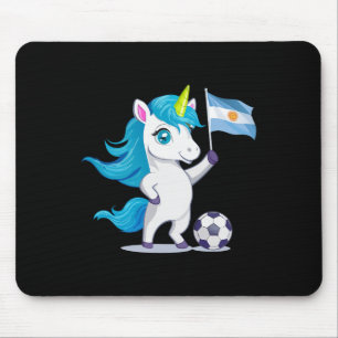 Süßes Argentinien Wurzeln Einhorn spielt Fußball A Mousepad
