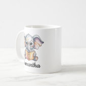 Süßes Baby-Elefant liest ein Buch Custom Kaffeetasse (Vorderseite Links)