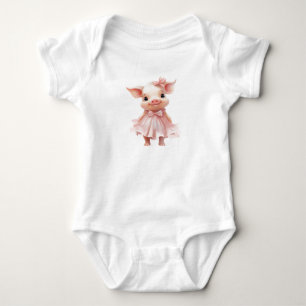 Süßes Baby Ferkel in einem rosa Kleid Strampler