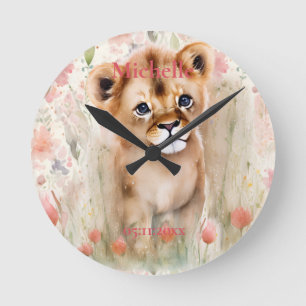 Süßes Baby Löwe Pastell Wasserfarbe Frühlingsblume Runde Wanduhr