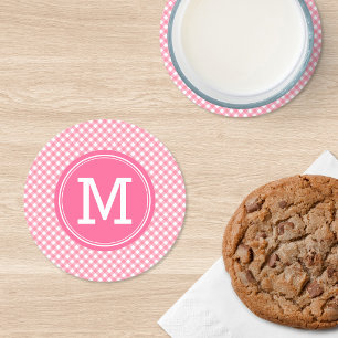 Süßes Baby-Rosa-Gingham-Personalisierung Monogramm Runder Pappuntersetzer
