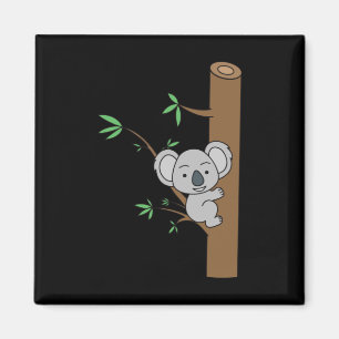 Süßes Babykoala, das auf einen Eukalyptusbaum klet Magnet