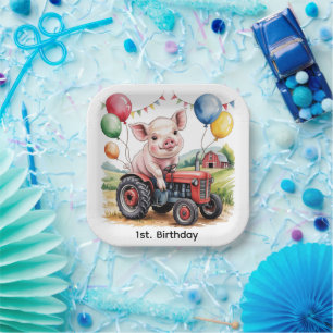 Süßes Bauernhofschwein auf einem Traktor zur 1. Ge Pappteller
