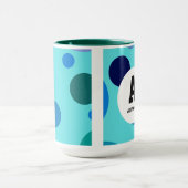 Süßes Blasen-Design mit anpassbarem Namensinitial Tasse (Zentrum)
