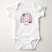 Süßes Boho-Rosa-Regenbogen-Monogramm mit Marienkäf Baby Strampler (Vorderseite)