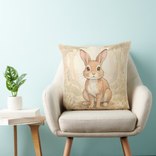 Süßes braunes Kaninchen in einem Wald Kissen