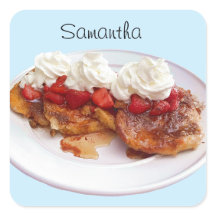 Süßes Brot mit Erdbeeren und Sahne