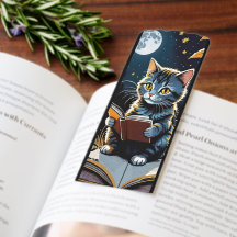 Süßes Bücher-Kätzchen