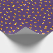 Süßes Candy Corn Muster Lila Geschenkpapier (Ecke)