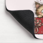 Süßes Cartoon-Kätzchen in einer Box mit Herzen Mousepad (Ecke)
