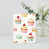 Süßes Cupcake-Macaron-Muster Postkarte (Stehend Vorderseite)