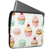 Süßes Cupcake-Macarons-Muster Laptopschutzhülle (Vorne Rechts)