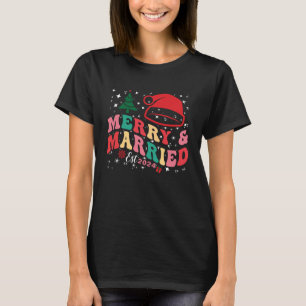 Süßes erstes Weihnachten verheiratet und fröhlich  T-Shirt