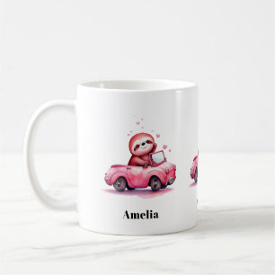 Süßes Faultier fährt Cabrio in Rosa Kaffeetasse