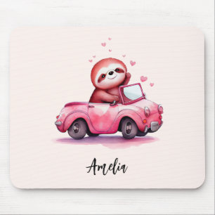 Süßes Faultier fährt Cabrio in Rosa Mousepad
