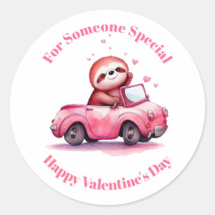 Süßes Faultier in einem rosa Cabrio zum Valentinst Runder Aufkleber
