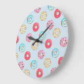 Süßes glasiertes Donut-Muster Hellblau Große Wanduhr (Winkel)