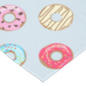 Süßes glasiertes Donut-Muster Hellblau Tischdecke (Schrägansicht)