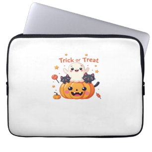 Süßes Halloween - Kawaii-Geist und schwarze Katzen Laptopschutzhülle