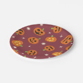 Süßes Halloween-Kürbismuster dunkelrot Pappteller (Schrägansicht)