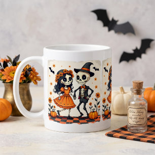 Süßes Halloween-Skelett-Paar in Orange Kaffeetasse