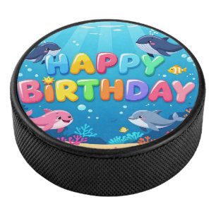 Süßes Happy Birthday nautischer Delfin Eishockey Puck