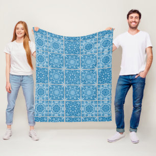 Süßes hellblaues vintage-inspiriertes Quiltmuster Fleecedecke