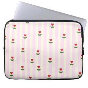 Süßes Herz-Blumenmuster – Sanft rosa gestreift Laptopschutzhülle