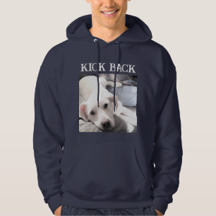 Süßes Hunde-Foto, das mit der Pfote auf dem Vater Hoodie