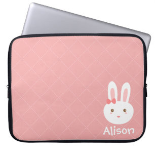 Süßes Kaninchen auf rosa Punkten und Quadratmuster Laptopschutzhülle