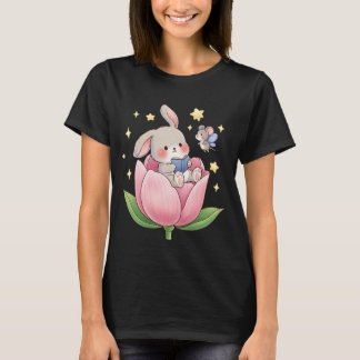 Süßes Kaninchen liest Buch in rosa Blume mit Fee  T-Shirt