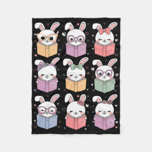 Süßes Kaninchen liest ein Buch Ostern Kaninchen Le Fleecedecke