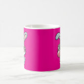 Süßes Kaninchen mit Brille, das Bubble Gum bläst Kaffeetasse (Mittel)