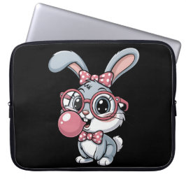 Süßes Kaninchen mit Brille, das Kaugummi bläst Laptopschutzhülle