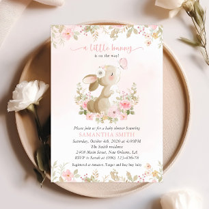 Süßes Kaninchen, Schmetterling, rosa Blumen, Babyp Einladung