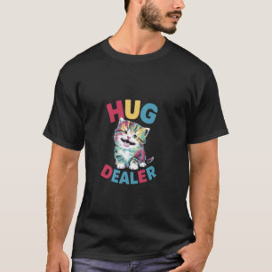 Süßes Kätzchen mit großem Lächeln umarmt Händler a T-Shirt