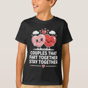 Süßes Kawaii-Liebespaar kuschelt Herzen Valentinst T-Shirt
