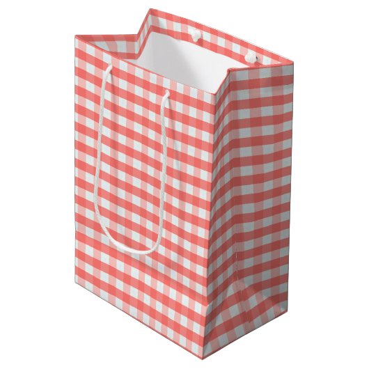 Süßes klassisches rotes Gingham-Muster Mittlere Geschenktüte (Vorderseite Schrägansicht)