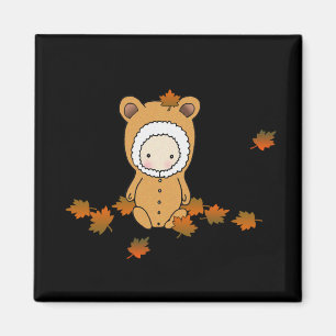 Süßes kleines Herbstbaby im Laub Magnet
