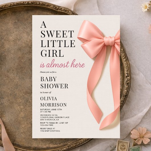 Süßes kleines Mädchen ist fast da Bogen Baby-Party Einladung