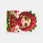 Süßes kleines Mädchen mit frischen roten Himbeeren Fleecedecke (Vorderseite (Horizontal))