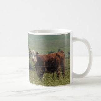 Süßes Kuh auf dem Feld Kaffeetasse