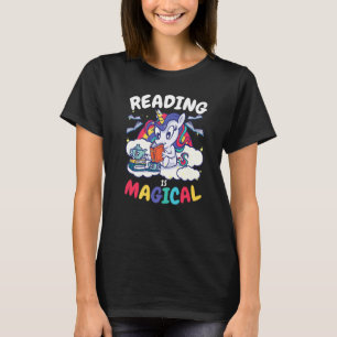 Süßes lesendes Einhorn magisches Buchleser-Zitat T-Shirt