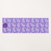 Süßes lila Blumen- Monogramm in Farbe Yogamatte (Vorderseite (Horizontal))