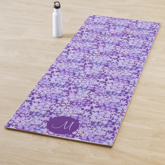 Süßes lila Blumen- Monogramm in Farbe Yogamatte (Beispiel)