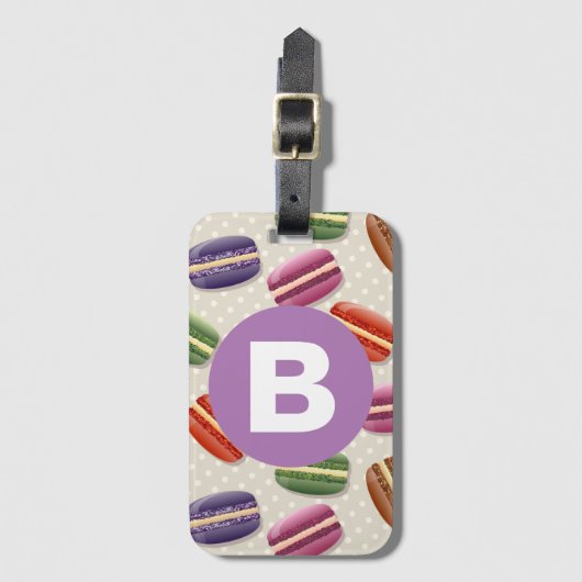 Süßes Macaroon-Muster gepunktetes lila Monogramm Gepäckanhänger (Vorderseite Vertikal)