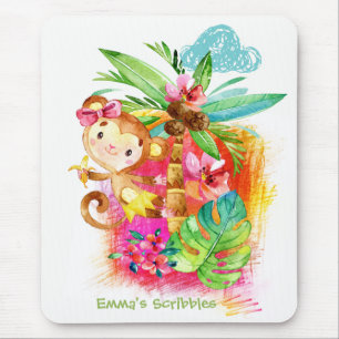Süßes Mädchen-Affe klettert auf einen Baum Mousepad