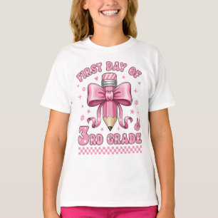 Süßes Mädchen in der 3. Klasse am ersten Schultag T-Shirt