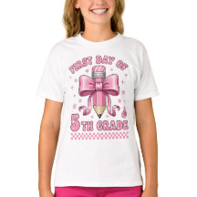 Süßes Mädchen in der 5. Klasse Rosa Schleife Groov